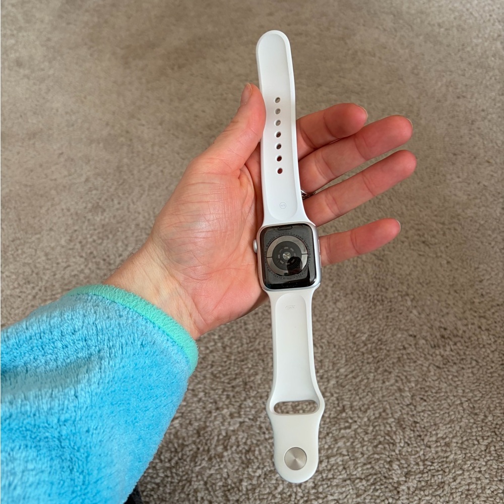Elegant White Smartwatch with Silver Accents